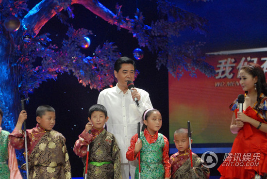 陈宝国介绍西藏盲童合唱团