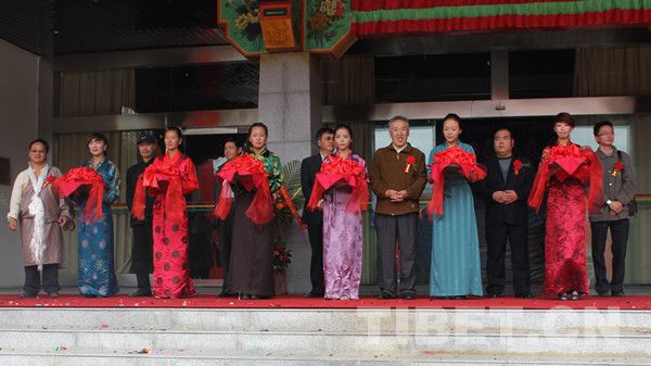 “西藏首届心连心藏汉书法展”于9月10日在拉萨举行