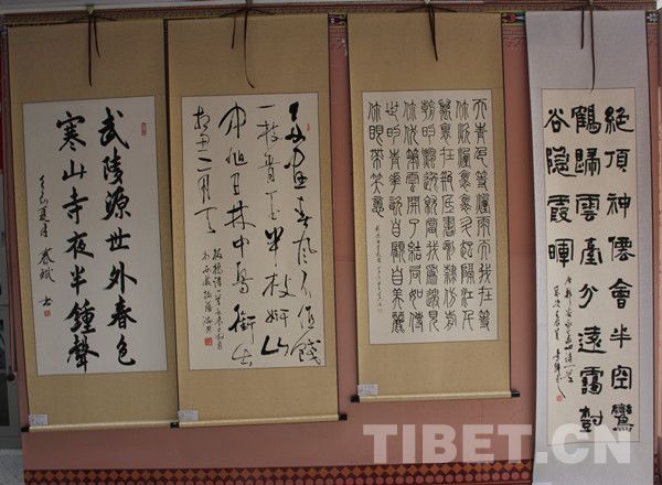 书法展上的汉文书法作品