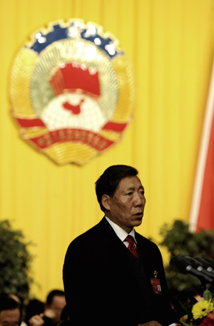 西藏自治区政协副主席巴桑顿珠在政协第九届西藏自治区委员会第四次会议上作报告