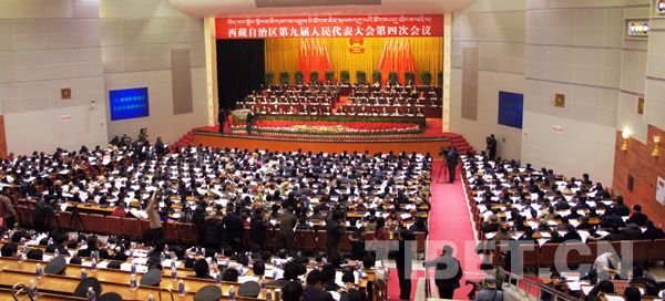 西藏九届人大四次会议现场
