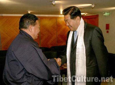 2006年10月全国政协主席贾庆林同志在伦敦会见阿贡活佛