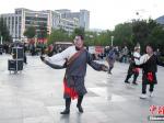 西藏山南市民众载歌载舞感受幸福生活